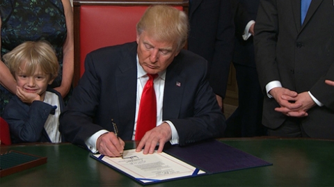 ترامب يوقع قانونا بخصوص مساعدة الأقليات في العراق وسوريا