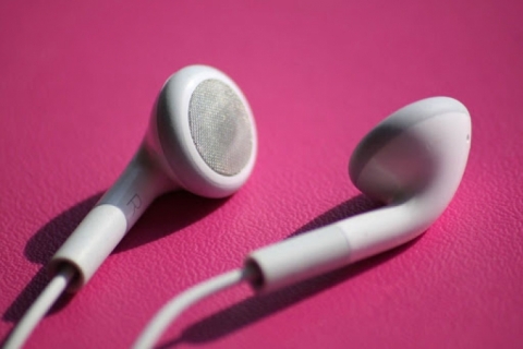 ما أضرار سماعات الأذن؟