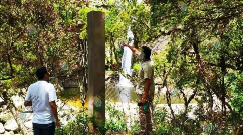 الأعمدة المعدنية الغامضة تظهر من جديد في بوليفيا