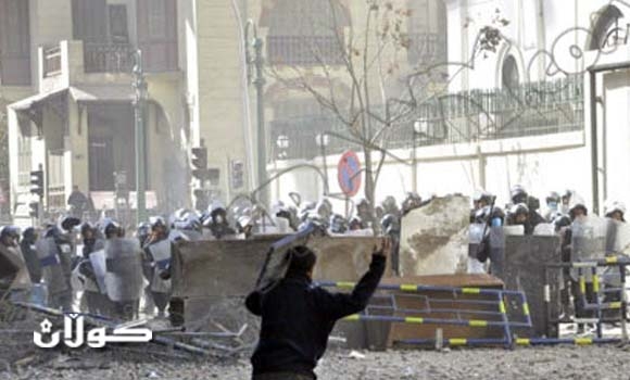 تجدد الاشتباكات في مصر بين المتظاهرين والأمن بمحيط وزارة الداخلية