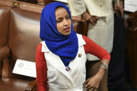 مخططٌ للإطاحة مبكرًا بإلهان عُمر في معقلها