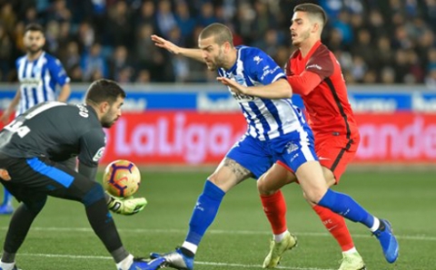 ألافيس يحرم إشبيلية من استعادة قمة الدوري الإسباني