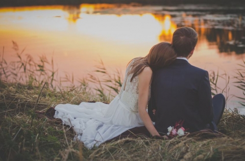 الأبراج التي تتعلق بشكل مرضي بالشريك