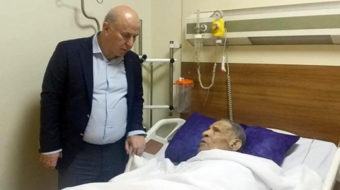 محافظ اربيل يطمئن على صحة احد اشهر قراء القرآن العراقيين ويبدي استعداده لاي مساعدة