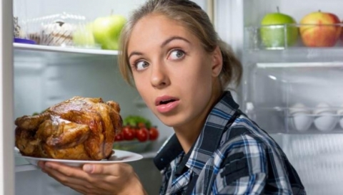 الأكل ليلا لا يسبب زيادة الوزن !