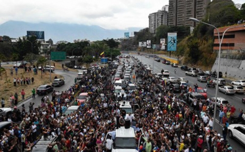 احتجاجات بفنزويلا ضد انقطاع التيار الكهربائي