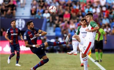 الدوري الإسباني.. ألافيس يتلقى الهزيمة الثانية.. وليغانيس يواصل الانهيار