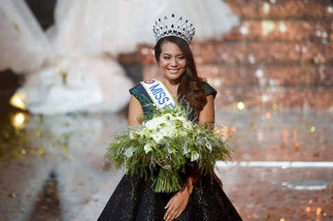 تتويج فايمالاما تشافيز بلقب 