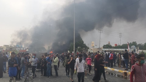 محتجون يطوقون مقر مديرية شرطة ذي قار من جديد