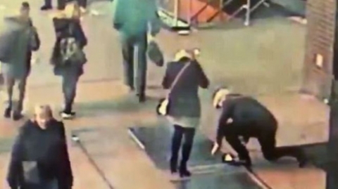 شرطة نيويورك تبحث عن رجل أضاع خاتم الخطوبة في لحظة رومانسية