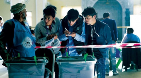 العنف والمشكلات اللوجيستية تشوّش على الانتخابات الأفغانية 