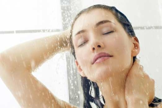 4 أخطاء ترتكبها أثناء الاستحمام... احذرها!