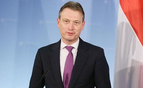 وزير الخارجية الهولندي يستقيل بعد الكذب حول اجتماع مع بوتين