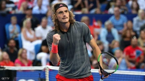 اليوناني تسيتسيباس يصنع التاريخ في 