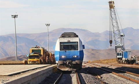 إيران تنفذ جسرا في البصرة بخط سكك حديد يربطها مع العراق