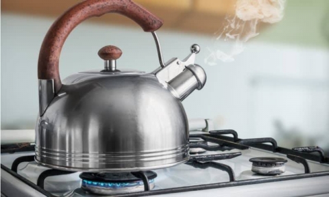 لهذا السبب إحذروا غلي الماء مرّة ثانية