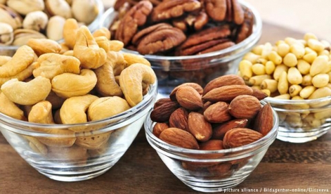 دراسة: تناول المكسرات يقلل أمراض القلب