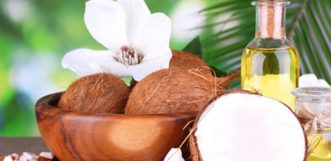 قدرات مذهلة لزيت جوز الهند في إزالة الماكياج