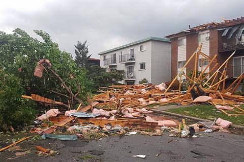  إعصار عنيف يضرب العاصمة الكندية ويحدث أضراراً جسيمة