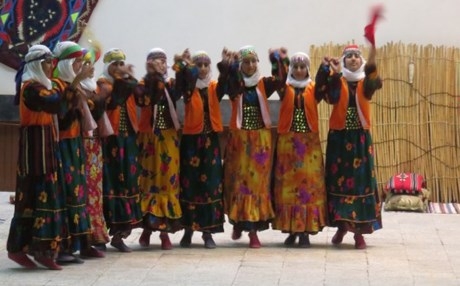 انطلاق فعاليات المهرجان الثاني للرقص الفلكلوري في مدينة رميلان بكوردستان سوريا