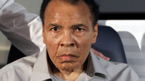 وفاة بطل الملاكمة العالمي محمد علي كلاي