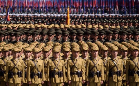 استعراض عسكري لكوريا الشمالية من دون صواريخ عابرة للقارات