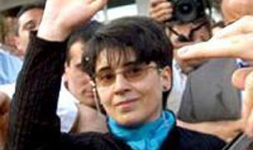 الناشطة الكردية زانا: القضية الكردية تحل بالحوار