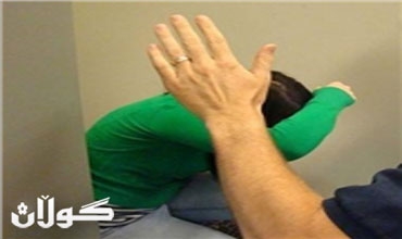 يعيش في خوف من زوجته الخائنة ويرفض تطليقها