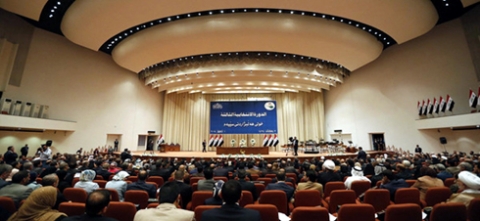 القطبان الشيعيان يسعيان لشراء مقاعد نيابية