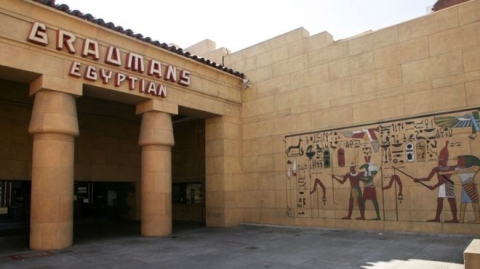 لماذا سميت أشهر صالة سينما في هوليوود بالمسرح المصري؟