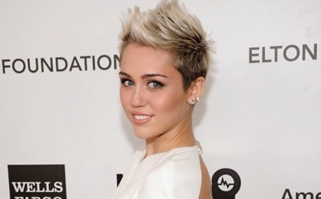 اصابة مايلي سايروس بجروح في وجهها وجسمها