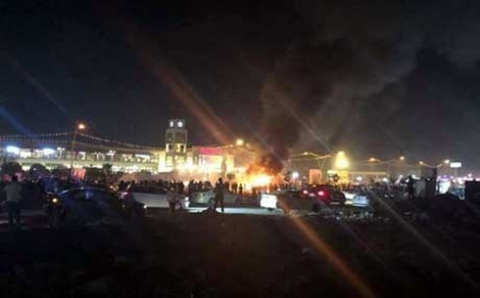 أربيل..  تصادم سيارتين يسفر عنه احتراق  إحداهما و اصابة ثلاثة اشخاص بجروح طفبفة