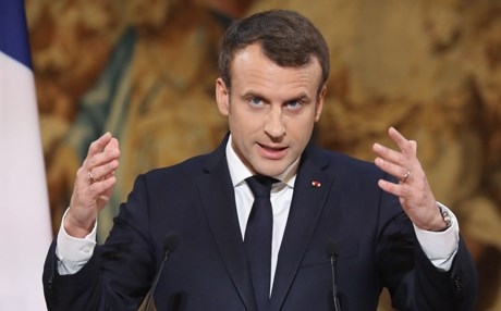 ماكرون يسترضي 