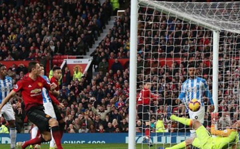 مانشستر يونايتد يواصل صحوته في الدوري الإنجليزي