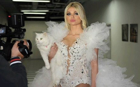 نائب ينتخب عارضة الازياء 