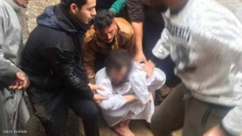 احتجزته والدته 10 سنوات.. قصة 