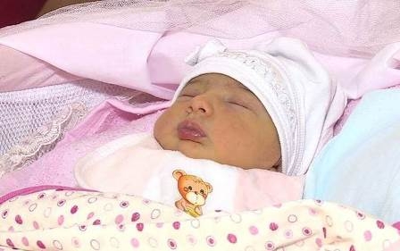 كركوك.. ولادة طفلة من أم مصابة بكورونا لا تحول دون إرضاعها طبيعياً