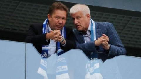 مدراء يتقاضون ما يعادل راتب موظفيهم السنوي في يوم واحد