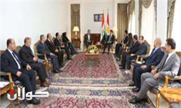 بحضور نيچيرڤان بارزاني.. جثمان الپيشمرگه والكاتب والمفكر الكوردستاني فلك الدين كاكايي يوارى الثرى بمقبرة پيرمام