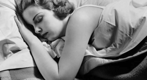 احذر.. النوم على البطن قد يتسبب لك بكارثة