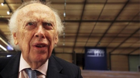 جيمس واتسون: تصريحات عنصرية تجرد عالم الوراثة الشهير من ألقابه