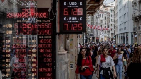 تركيا تواجه أزمة الليرة برفع أسعار الكهرباء