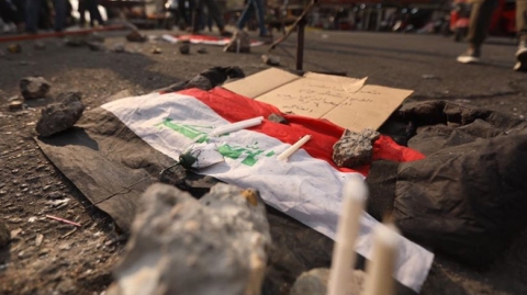 المحتجون يصعّدون في الديوانية والحلة ويغلقون مكتب البرلمان بكربلاء