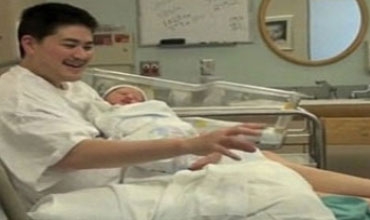 رجل يحمل ويلد لأول مرة فى العالم