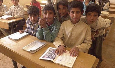 طالب أردني يهاجم إدارة المدرسة برذاذ خانق رداً على عقابه