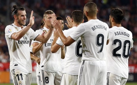 ريال مدريد يتغلب على جيرونا برباعية وينتزع قمة الدوري الإسباني من برشلونة