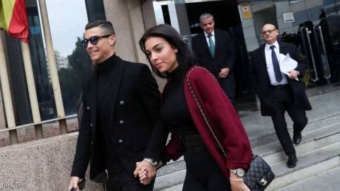 صديقة رونالدو تكشف طبيعة العلاقة مع 