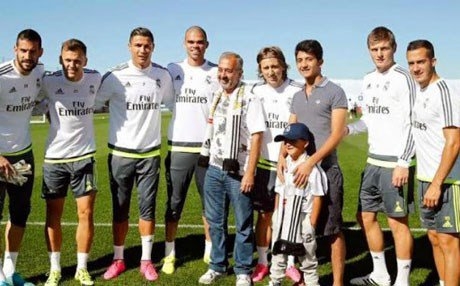 نجوم ريال مدريد يستقبلون ضحية الصحفية المجرية