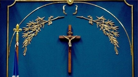 سياسي كندي: الصليب 