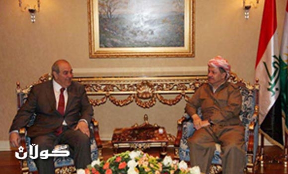 مصدر مقرب: علاوي وصل اربيل وسيبحث مع بارزاني الازمة السياسية